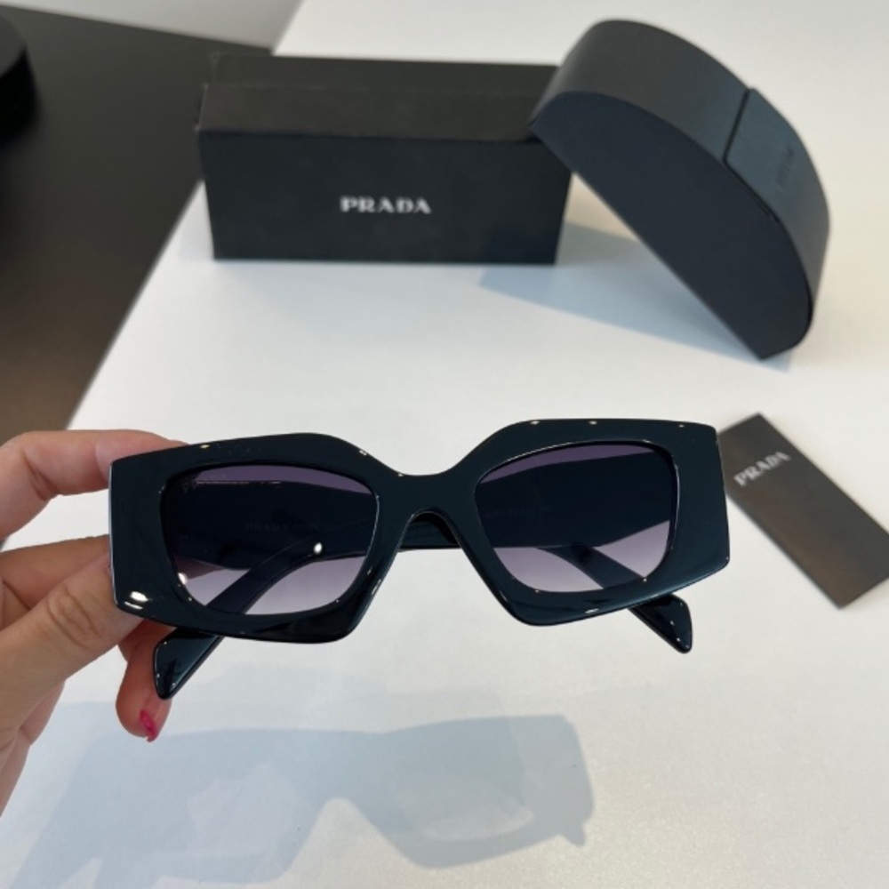 Prada Black Square-Frame Sunglasses with Gradient Lenses - Picture 3 of 9